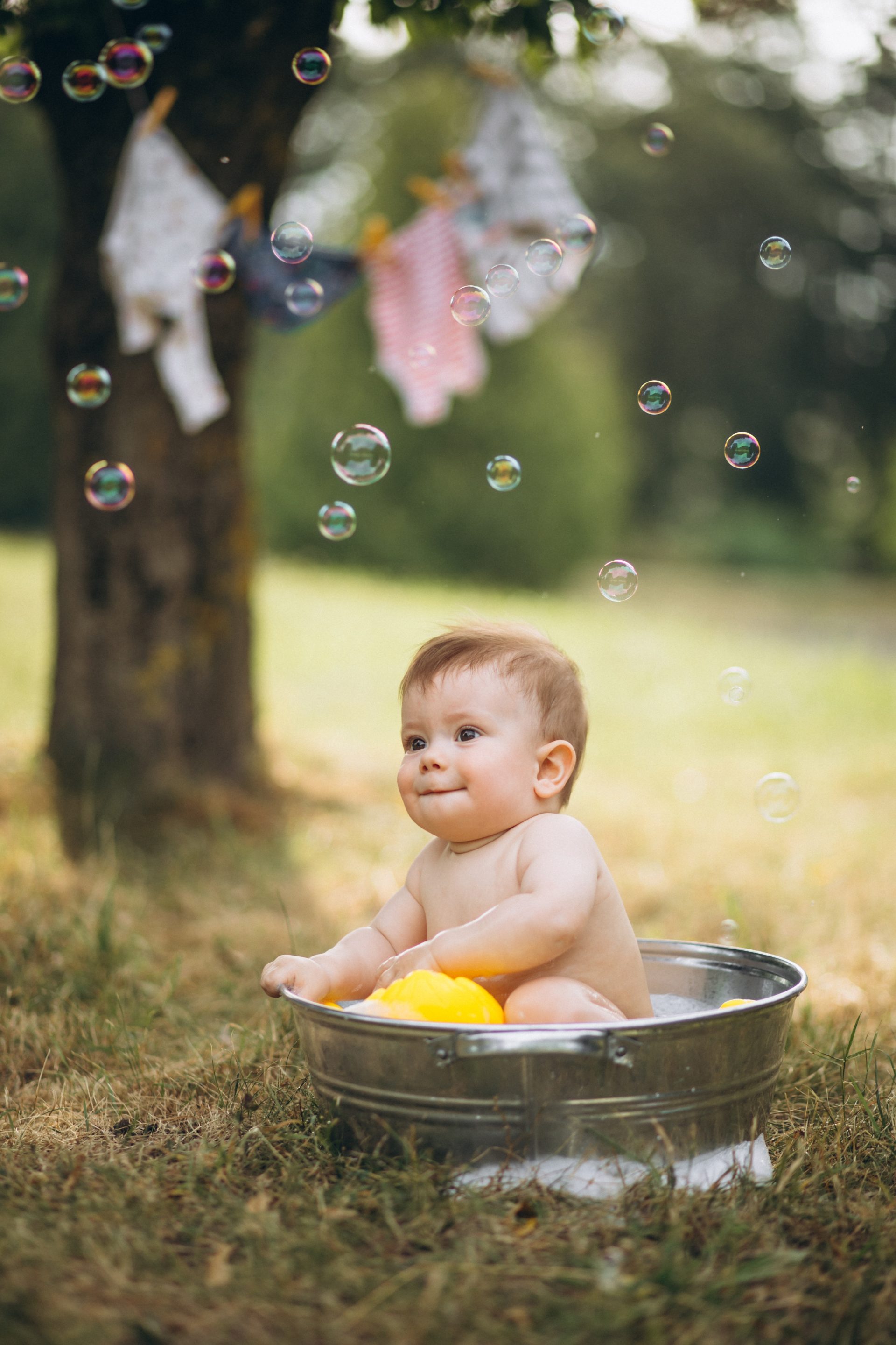 Bebek Banyo ve Bakım Ürünleri Araştıran Baba